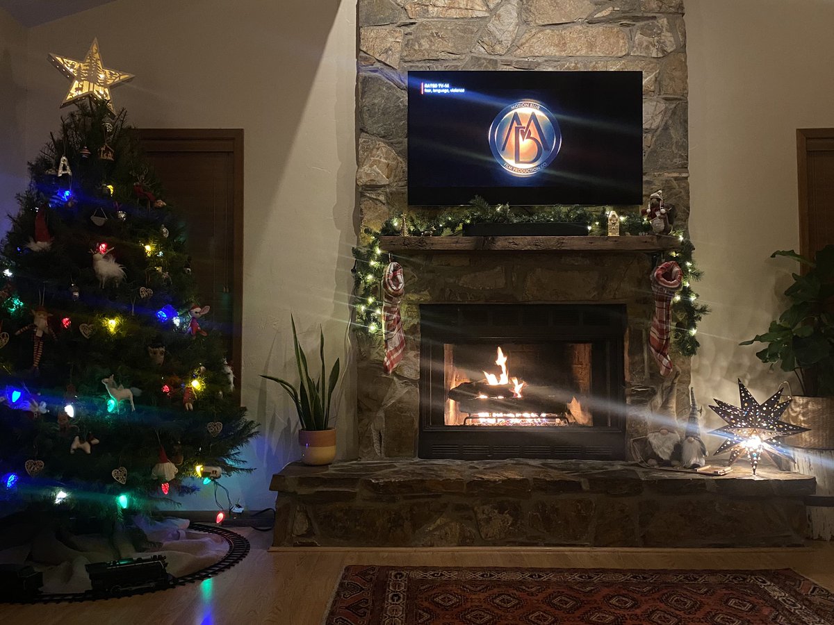 amandaadamwrit1's tweet photo. Missed TONS recently thanks to Covid. Christmas parade/ courthouse lighting; haircut/ color (been 2 yrs); not seeing my terminally ill dad for 2 wks including Thanksgiving; wreath decorating party with my girlfriends; son’s 2 bday tmrw and no party… but, I decorated for Xmas. https://t.co/HNBEGryYBK