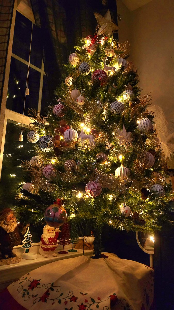 _Bunnymell's tweet photo. Tis the season ❤️🎄💚 https://t.co/UCfPL1KWCG