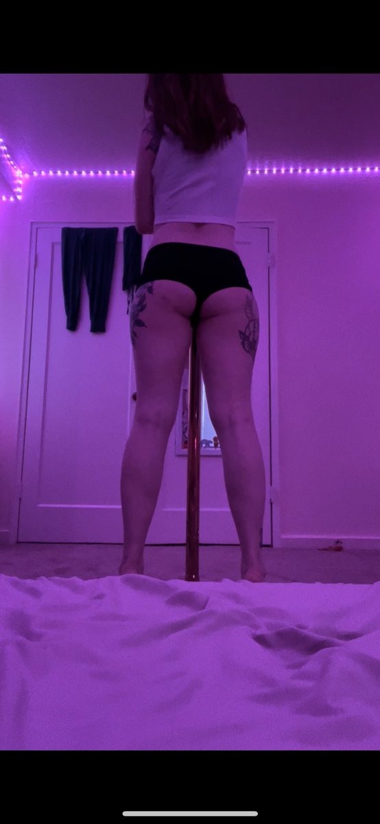 MisslionessVIP's tweet photo. Pole fitness 🤤 #poledance #nsfw #booties #naughty #butts #bootyshorts #model #onlyfansbabe #onlyfans https://t.co/6cKKcJ6R13