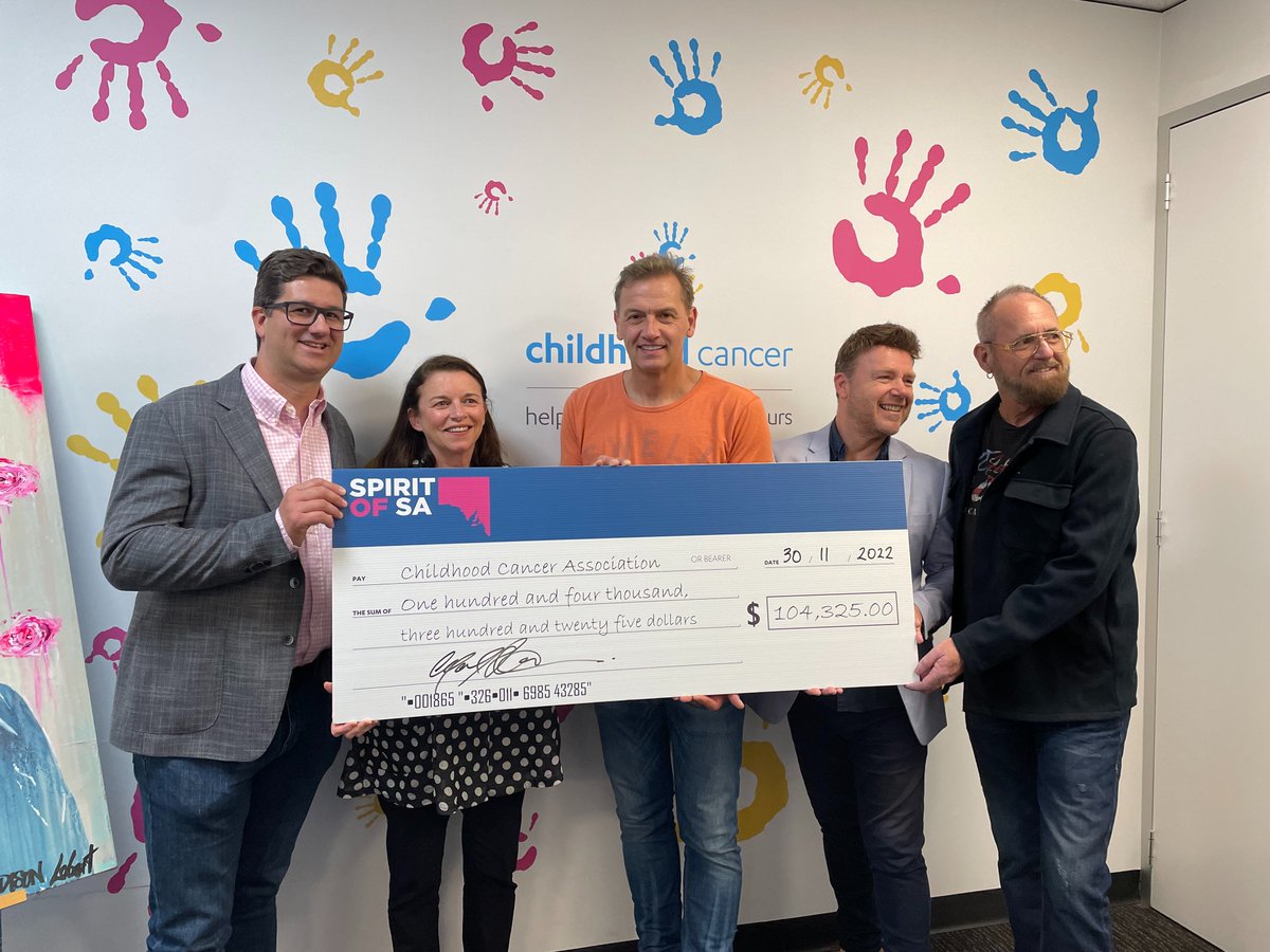 childhoodcancr's tweet photo. It was an honour to say a huge THANK YOU to @Mark_Soda, @MarkLobert and @PPHGALLERY for the enormous effort and hard work behind the amazing #SpiritofSA art exhibition. We’d like to thank everyone who placed a bid – which raised $104,235 to support the work that we do. Amazing! https://t.co/NPUJ6VdKm3
