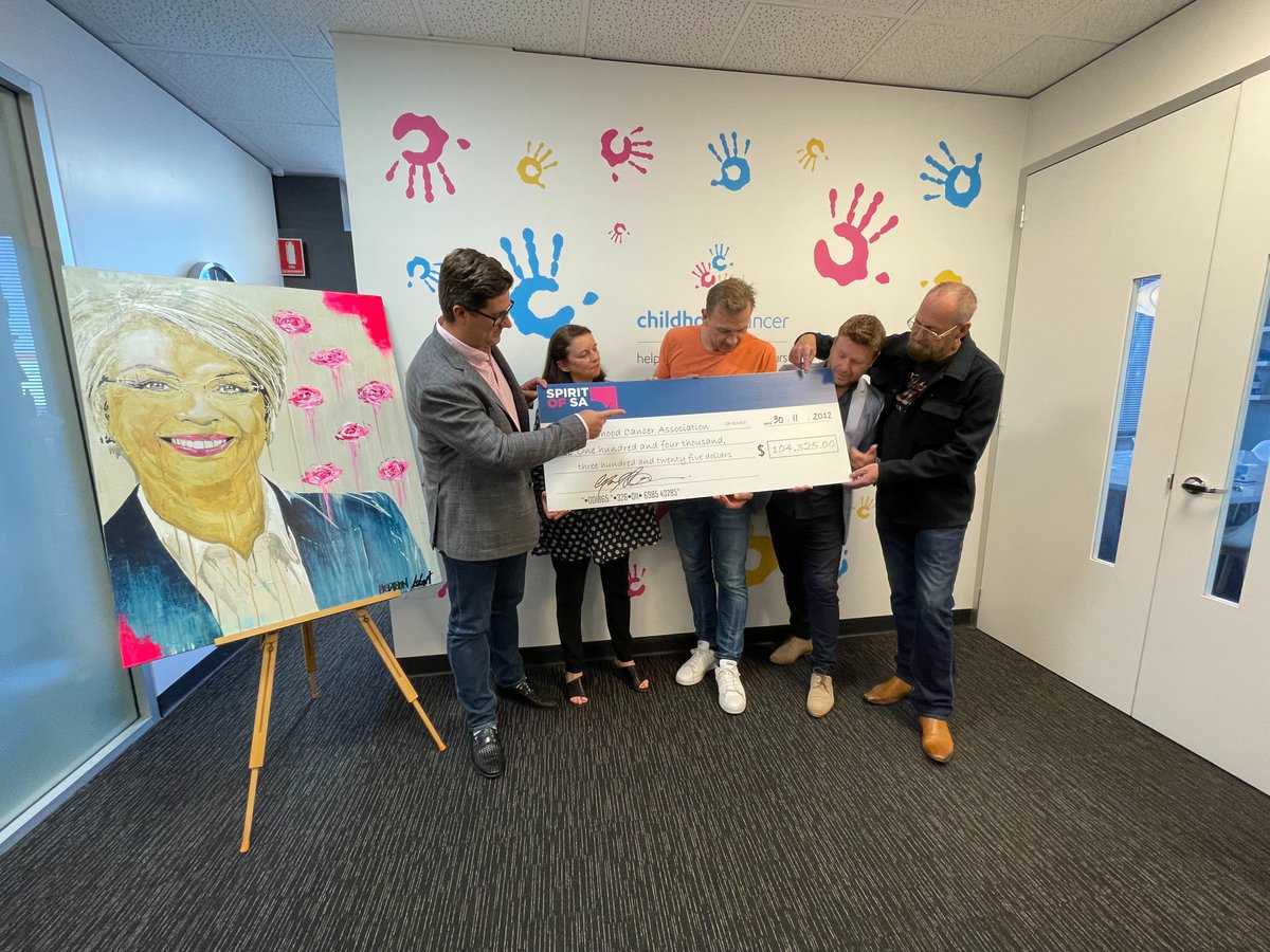 childhoodcancr's tweet photo. It was an honour to say a huge THANK YOU to @Mark_Soda, @MarkLobert and @PPHGALLERY for the enormous effort and hard work behind the amazing #SpiritofSA art exhibition. We’d like to thank everyone who placed a bid – which raised $104,235 to support the work that we do. Amazing! https://t.co/NPUJ6VdKm3