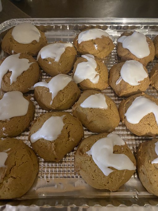 Made cookies, didn&rsquo;t fuck it up! Delicious https://t.co/Mv8qUZopiJ