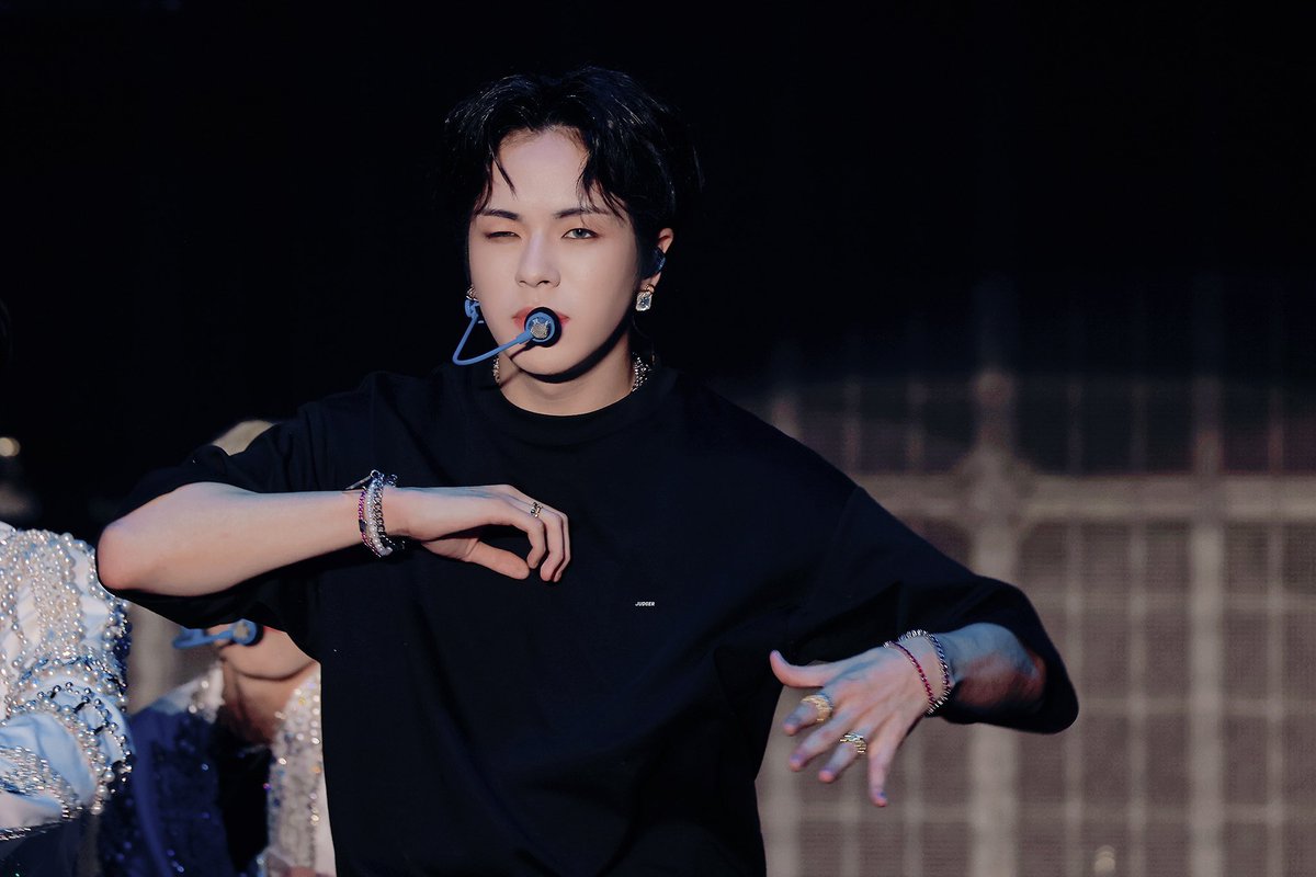 jaehyukpiics's tweet photo. yoon jaehyuk looks so hot 🥵 https://t.co/5nrrEjQ2su