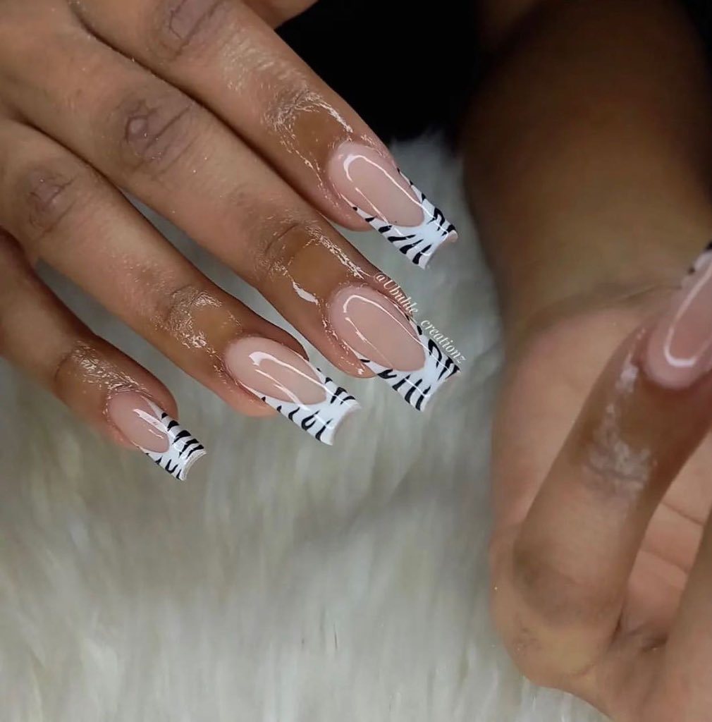splashxo_'s tweet image. 🦓 #animalprintnails #frenchnails #splashxo