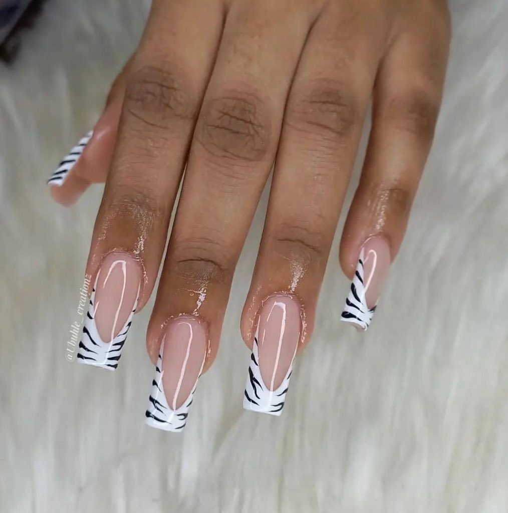 splashxo_'s tweet image. 🦓 #animalprintnails #frenchnails #splashxo