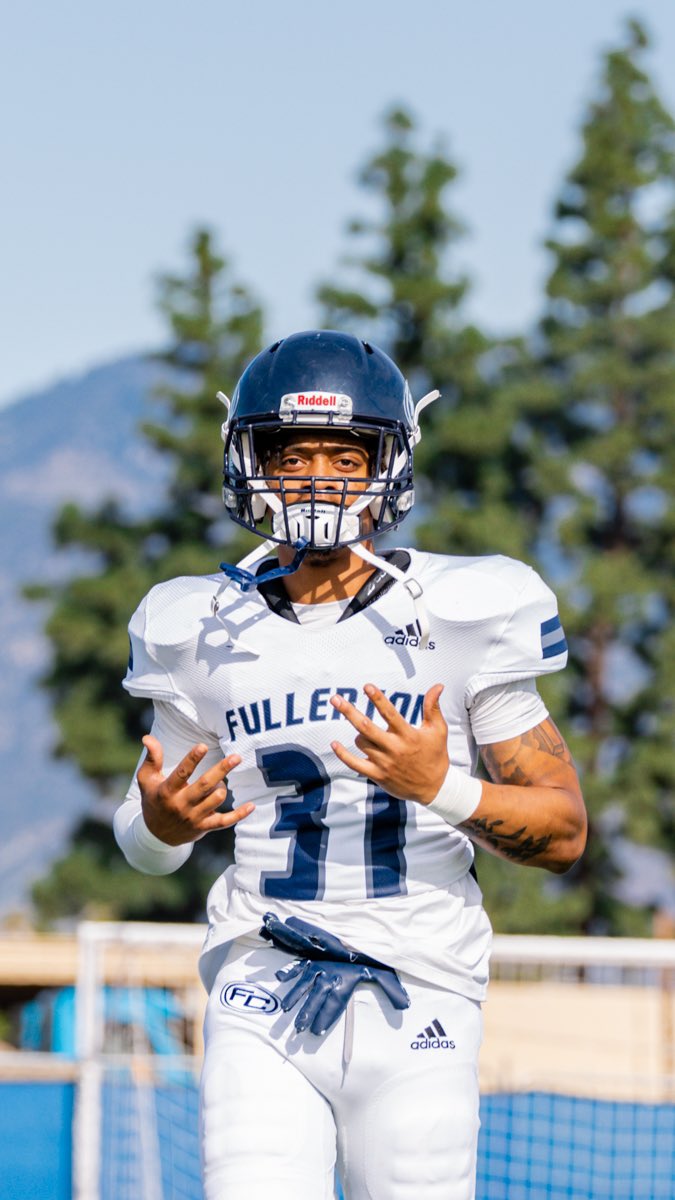 Was a great season! Love all my dawgs for fighting all year long til the very end and everything these coaches and this program has done for me🖤…31 out #OnceAHornetAlwaysAHornet @FullColl_FB