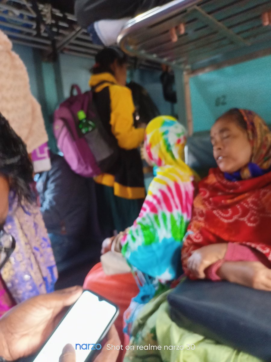 KumarAvinash29's tweet photo. This is the condition of Bgy-bbs 12891 superfast reservation compartments. There is not TT available in this train for maintain punctuality. All Gen. ticket passengers are occupying the reservation compartment seats.
@IRCTCofficial @RailMinIndia @EastCoastRail https://t.co/WGNgYXOfo6