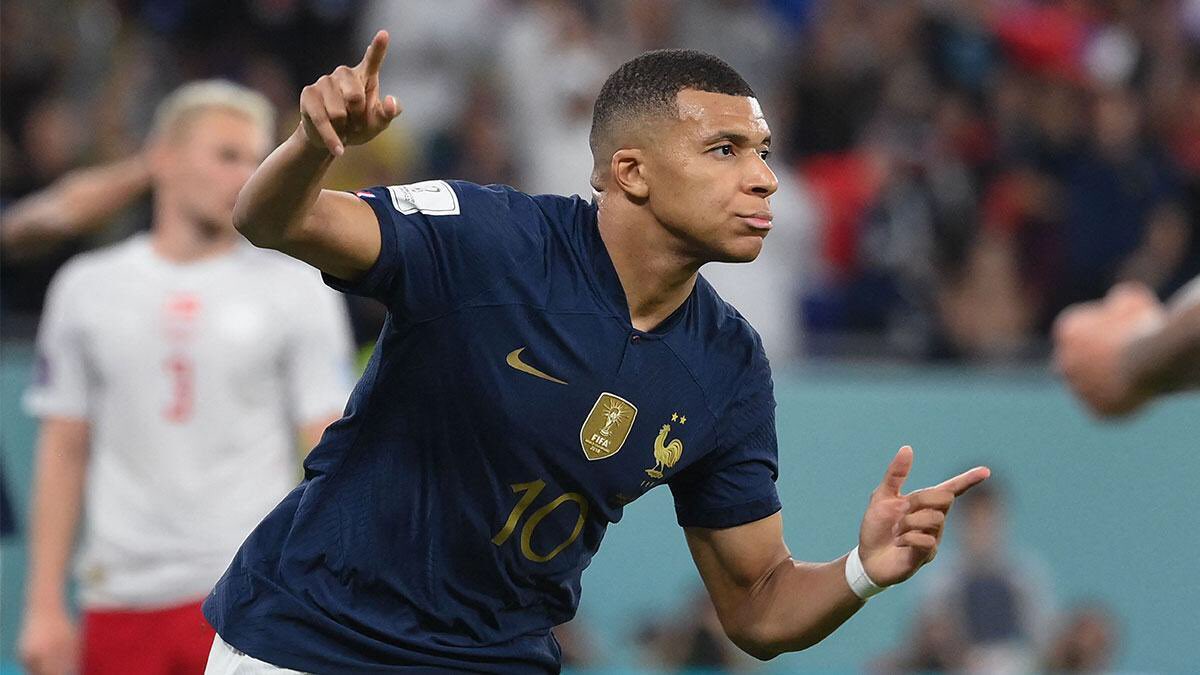 secosdelVAR's tweet photo. En lo que va de mundial ¿quiénes han sido los mejores jugadores de Qatar 2022? Usa #LosMasSecos y te leemos en @radiousach
📱+56988815017 https://t.co/coCi3i2gsT