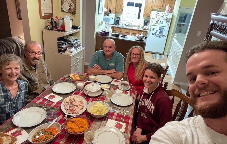CristinaBerry10's tweet photo. Today’s #BHAdvent22 challenge is #whatilove
Here are a few pictures of #familygatherings from #christmaspast
#photochallenge #instaadvent @BustedHalo https://t.co/bKxCIbYd0R
