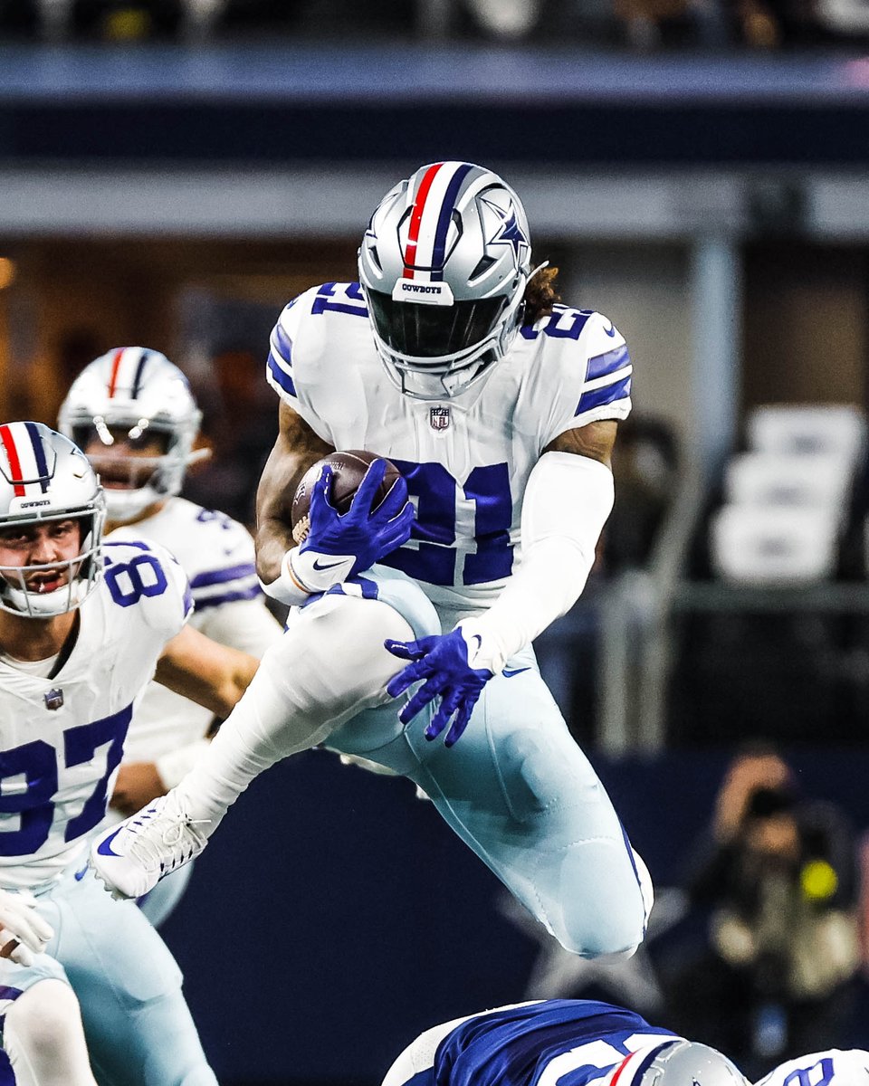 dallascowboys's tweet photo. Came to work! 💪

#INDvsDAL | #DallasCowboys 

#ProBowlVote + @Tp__5 
#ProBowlVote + @dak
#ProBowlVote + @donlwilson6 
#ProBowlVote + @EzekielElliott https://t.co/9xOtVa72iE