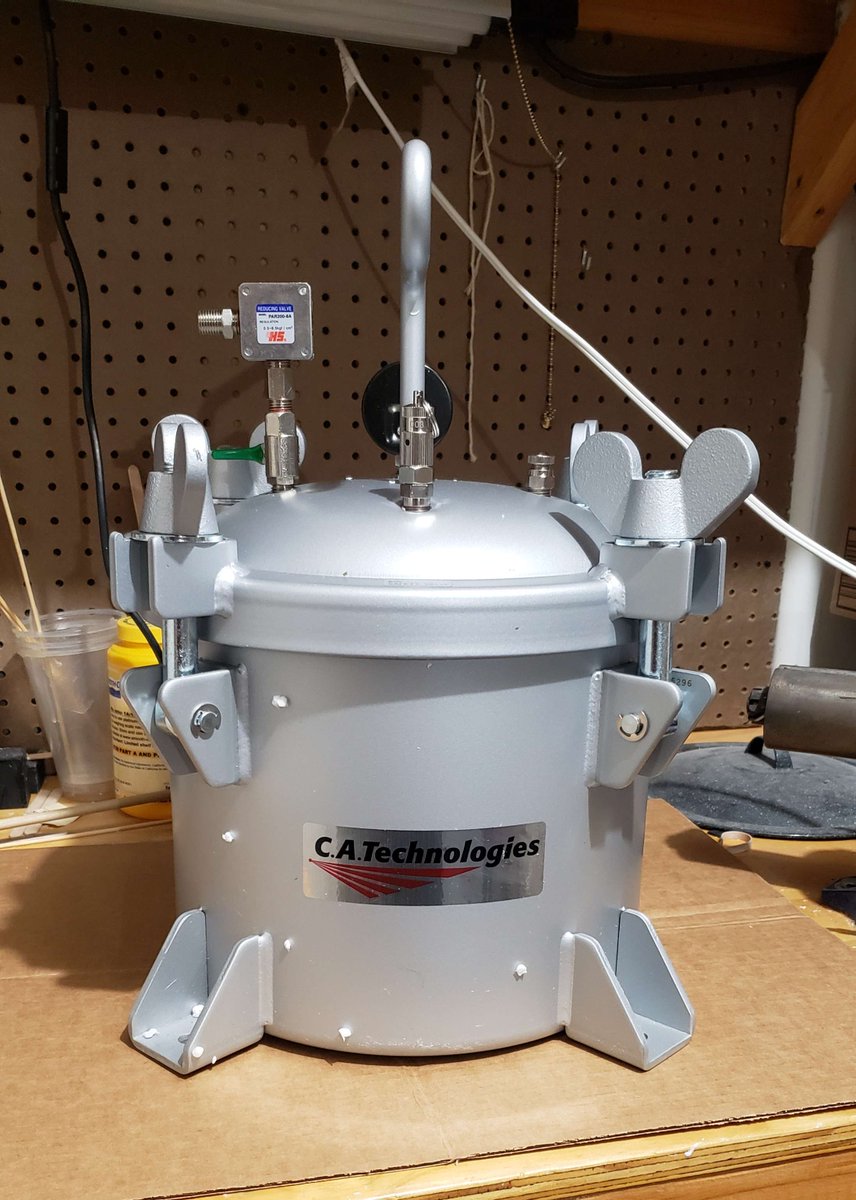 Slogbait's tweet photo. my new child came in but i havent gotten a chance to play with it yet + still need to pick up a few more materials before i can anyways https://t.co/ZjvP0E7k6A