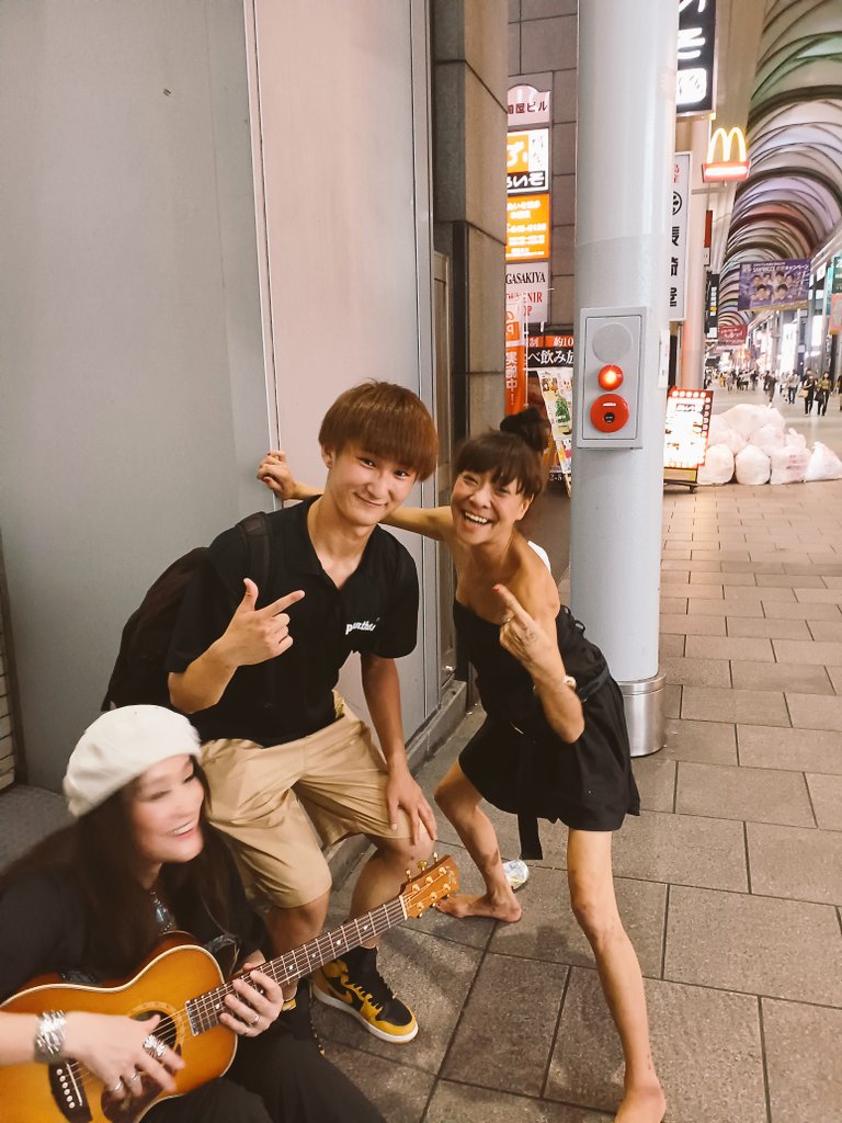 wzdJKoyfOMsCqAC's tweet photo. ギリギリ告知ですいません！

【今日ラジオ収録です】

レディオバルーンラジオ
「坂田佳子とJAZZ るnight」12/8(木)放送分
ゲスト石井真理子さんとの収録が今日になりました！
17時までに番組にメッセージ頂けたらご紹介できます！
お待ちしてます
このHPから送れます↓↓↓
https://t.co/HQHhC1ipPv https://t.co/Ty3BJ9eH8q