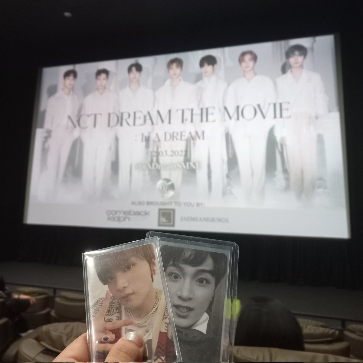 cobkyumil's tweet photo. "The sun is setting and we're still dreaming"
My 2017 self is so happy, knowing how successful Dream is now. I love you 7DREAM, you are my youth. See u sa TDS2 ๐
Thank you @nctdreamphsmne for making this happen.
Thank you @_dejuhakie for being here with me โก
#InADreamSMNE https://t.co/SihpR6Cq9F