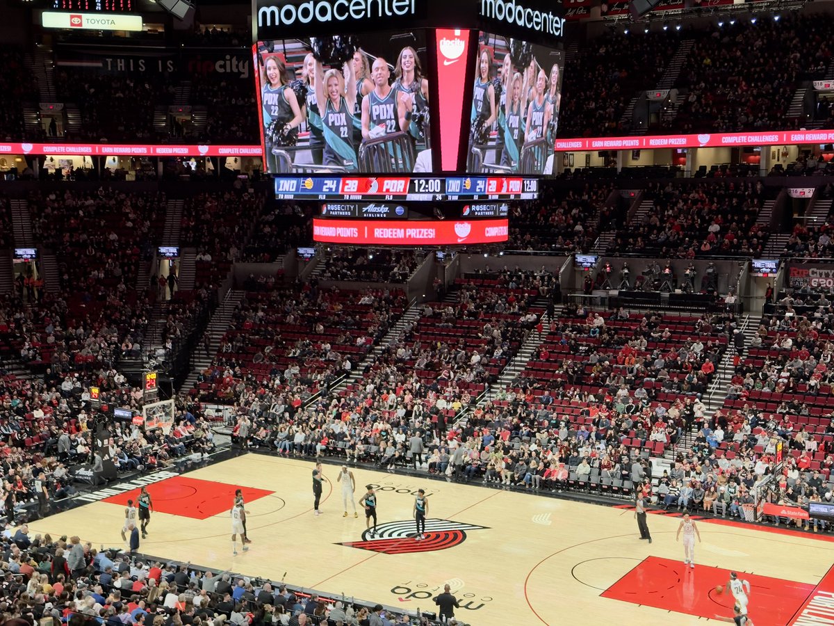 Byagi's tweet photo. #Blazers game tonight! https://t.co/TUEa23ifGf