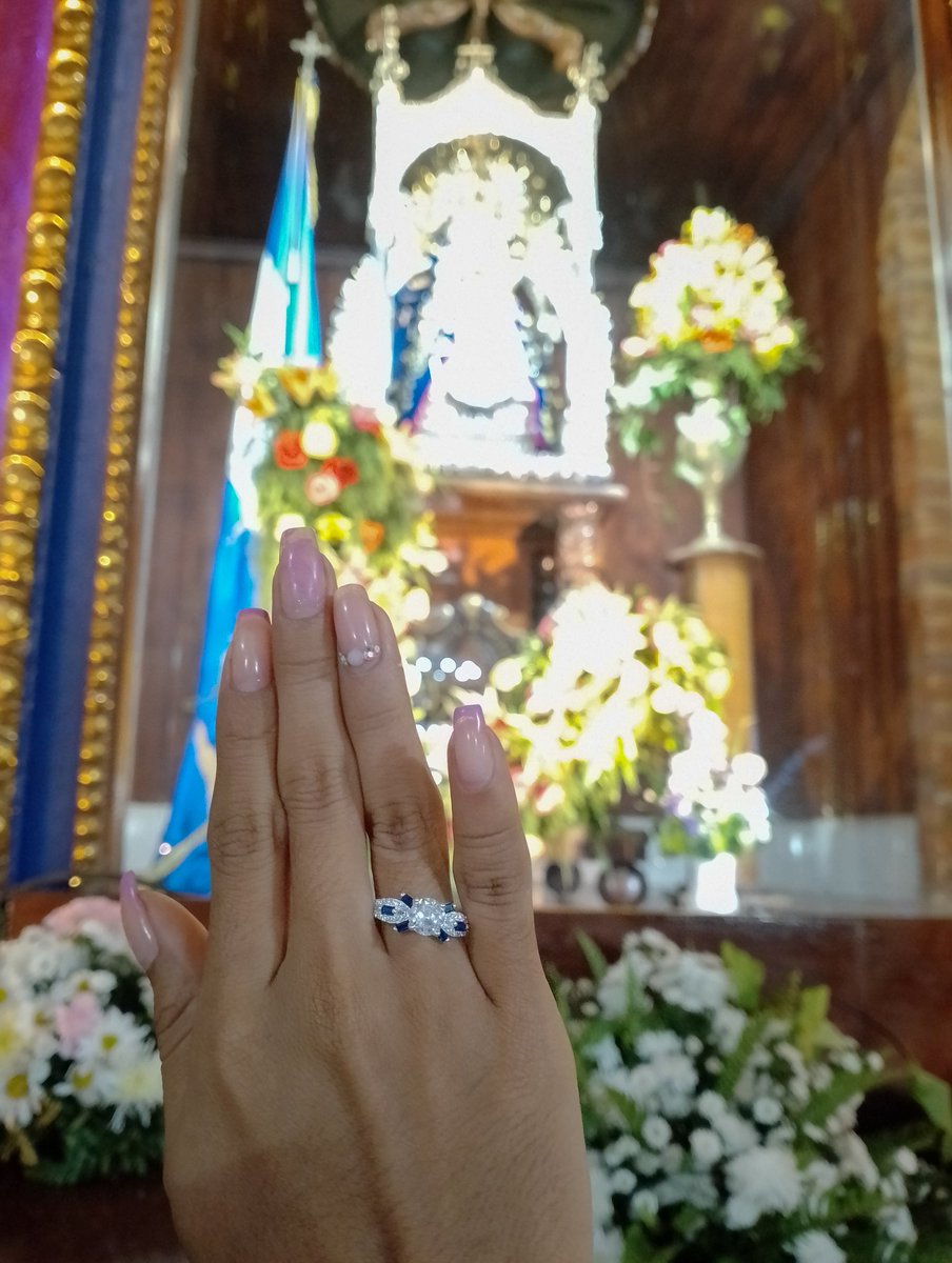 CrissRios's tweet photo. Nos fuimos de un solo al anillo de compromiso pues 🥺❤️, ante ti  madre mía encomiendo mi futuro matrimonio ✨🤍 https://t.co/QsVLpooVOv