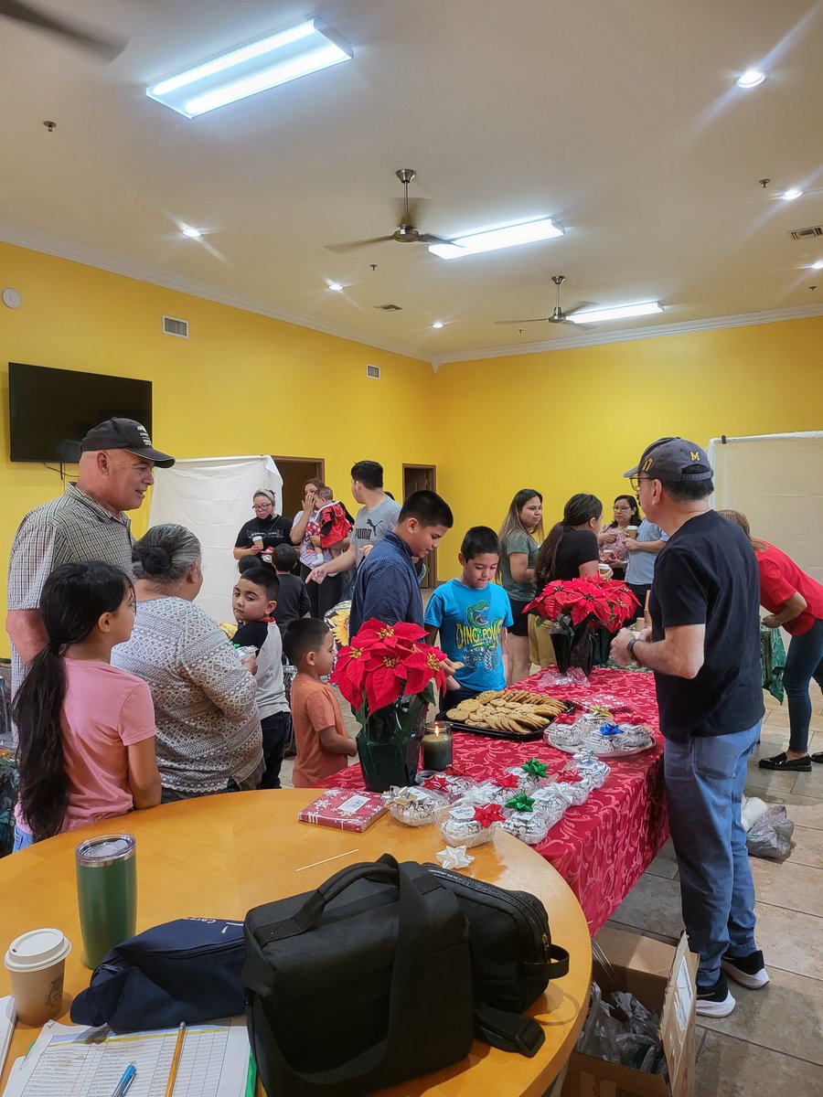 LP_CISCC_LFU's tweet photo. Hot cocao, homemade cookies, and beautiful blankets to kick off our December Festivities with @LFUnited 9th grade CIS families @cameron_cis. Thank you to our generous Sponsor 😊 
#allinforkids https://t.co/Y2FwGeTIBs
