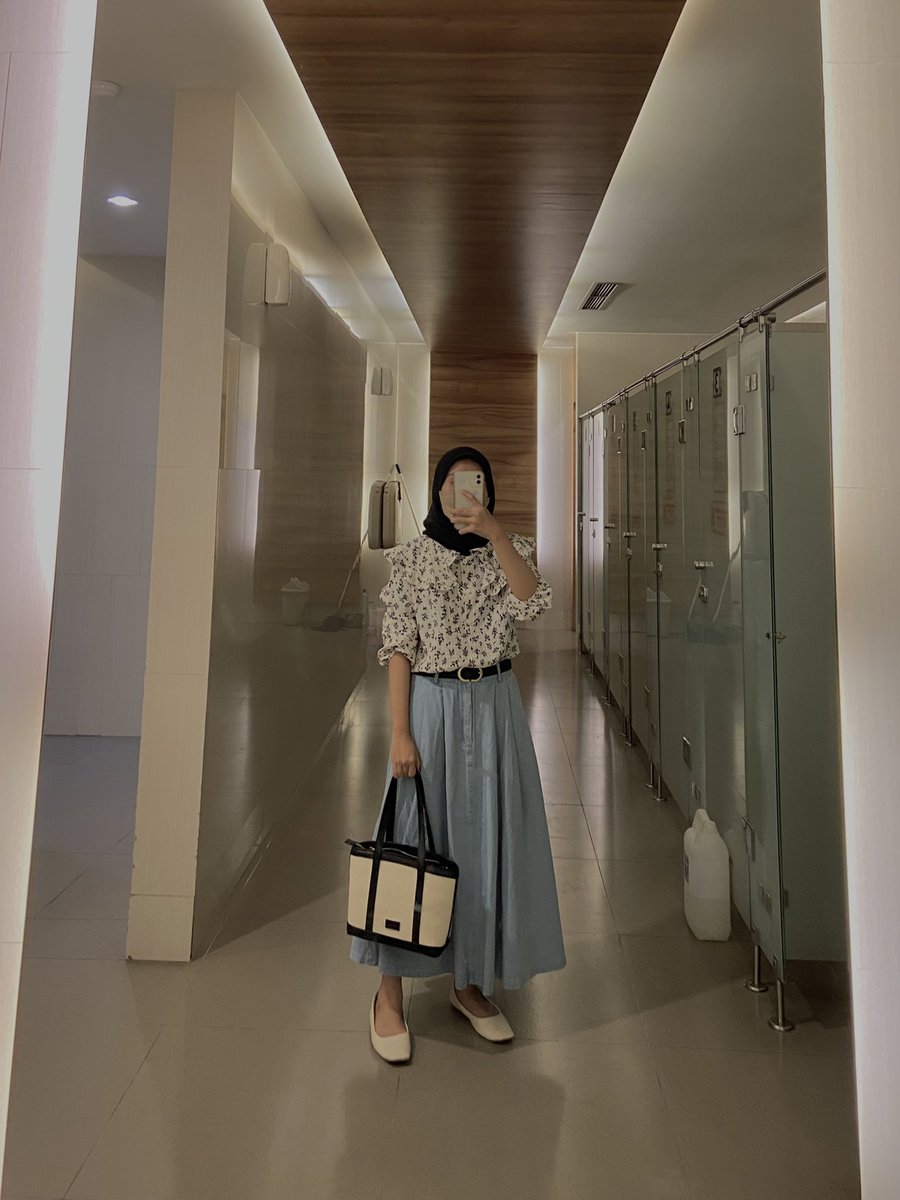 Blouse: realpict, lumayan trwang, g oversize, flowy cakep shope.ee/9K8VwCykGA
Rok: tebel, harus pake sabuk buat yg punya LP 60 an
shope.ee/4pg6ZxxXQw
Sabuk: bahan tebel shope.ee/AUKTKPApPe
Tas: muat bny bgt, bs jd slingbag &amp; totebag shope.ee/9zOCjVlfAQ