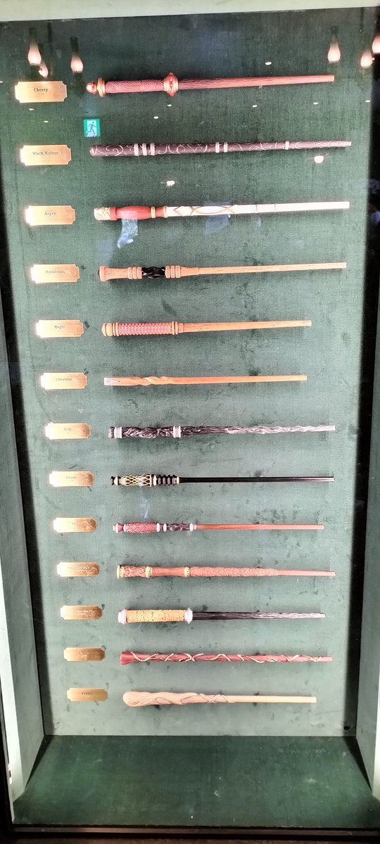 kakutani0225's tweet photo. ✨12 5 
今日から販売の
🏰ハリポタの杖 13種類
サクラの杖が日本限定🇯🇵 https://t.co/lXlqMya3n1