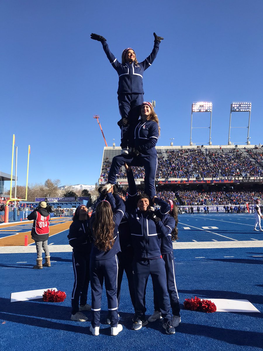 FS_SpiritSquad's tweet photo. Can we get a ….. GO DOGS?!?? https://t.co/YsKinas40e