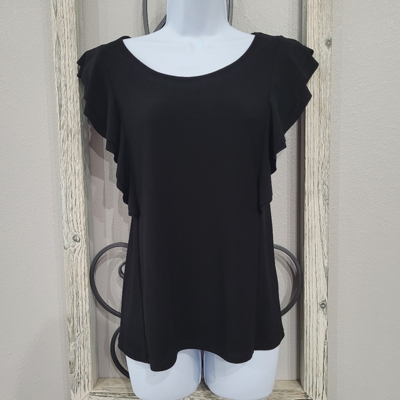 Bevin_Parker's tweet photo. So good I had to share! Check out all the items I'm loving on @Poshmarkapp #poshmark #fashion #style #shopmycloset #luckybrand #aminamuaddi #madison: https://t.co/Kp2q0YlBzw https://t.co/hc4ZUJ3tbU