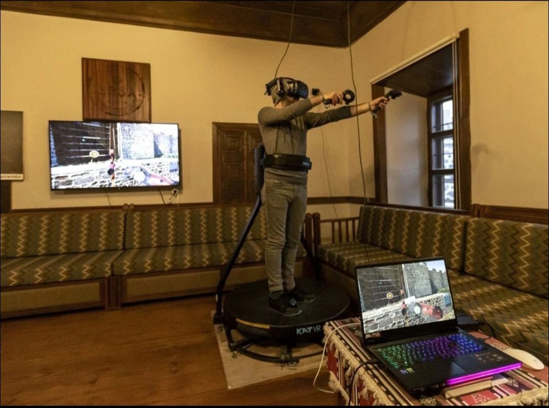 Tedarikçi olarak yer aldığımız Tarih ile teknolojinin buluşturulduğu Erzurum Şehir Arşivi (ERŞA), ziyaretçilerini sanalda 200 yıllık yolculuğa çıkarıyor. 
#etu #vr #katvr #cmsense #erzurum #erzurumtekniküniversitesi  #tarih #sanalgerçeklik #bilgisayar #Teknoloji