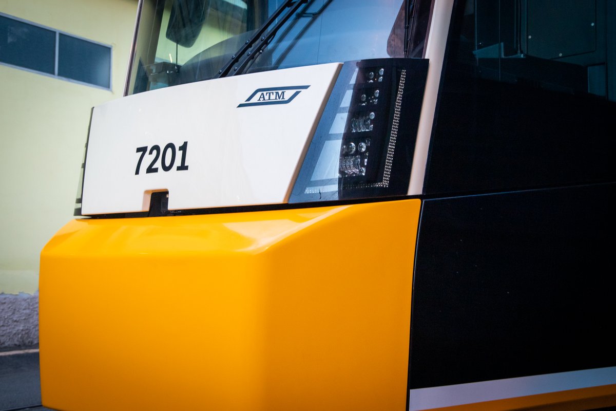 atm_informa's tweet image. Dopo un lungo viaggio, via mare e poi terra, è arrivato il primo Tramlink. Entrerà in servizio dalla prossima primavera. Ne abbiamo comprati 80 per rinnovare la flotta. Tutti accessibili, modernissimi, giallo Milano. Eccoli: bit.ly/ATM_Tramlink