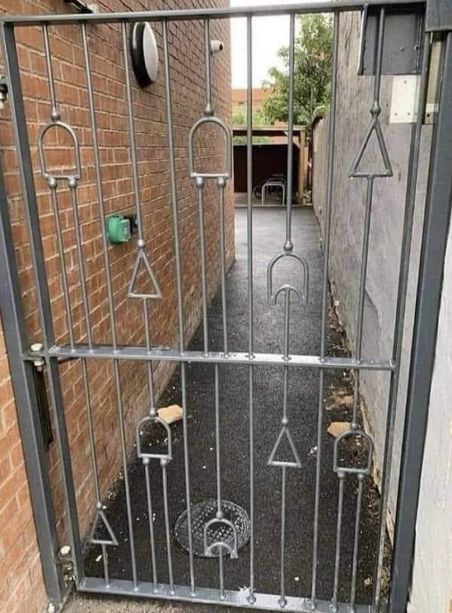 ApuntesCiencia's tweet photo. Puerta lógica • #HumorCiencia @nixcraft 🚪 https://t.co/gg55rKnyUq