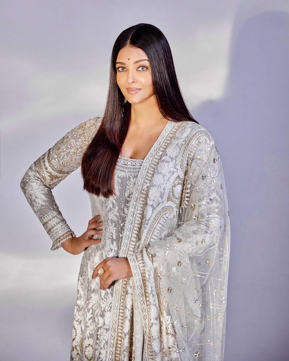 aish_bachchan_'s tweet photo. 💖 https://t.co/Xp7XUg4y0h