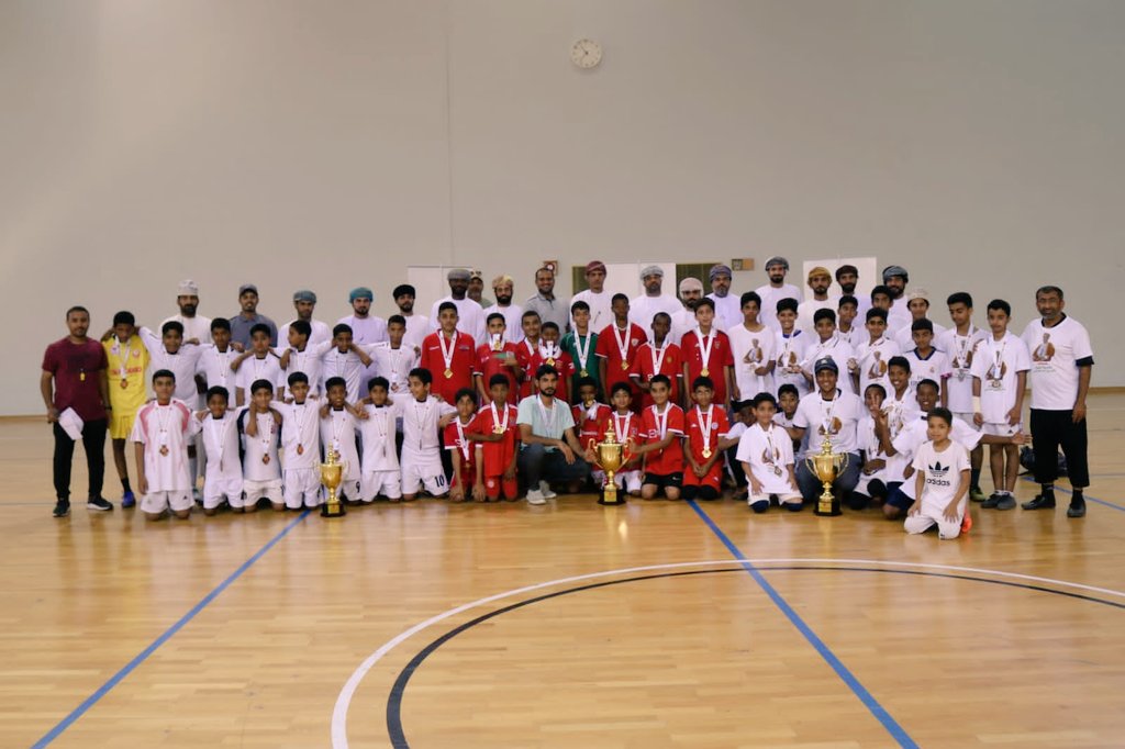 ختام بطولة كرة القدم لمدارس محافظة مسقط الحكومية والخاصة مواليد 2010-2011، حيث حصلت مدرسة محمد بن شيخان (صباحي) على المركز الأول فيما حلت مدرسة الشيخ ناصر الخروصي ثانيا، وجاءت مدرسة السعيدية في المركز الثالث.
<a href="/OmanSSA/">الاتحاد العُماني للرياضة المدرسية</a> @mct_edu
#فعاليات_تعليميه_مسقط