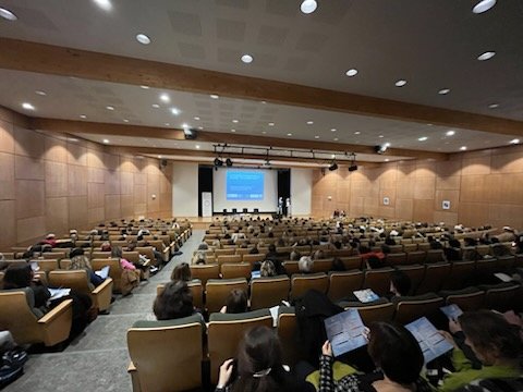 Début de la journée thématique territoriale "Patients, aidants, soignants, prenons soin de nous !" sur les techniques psychocorporelles organisée par le <a href="/CHRU_de_Nancy/">CHRU de Nancy</a> et l'<a href="/AnfhLorraine/">ANFH Lorraine</a>. 370 présents, une quarantaine d'intervenants ! <a href="/ANFH_/">ANFH</a>
