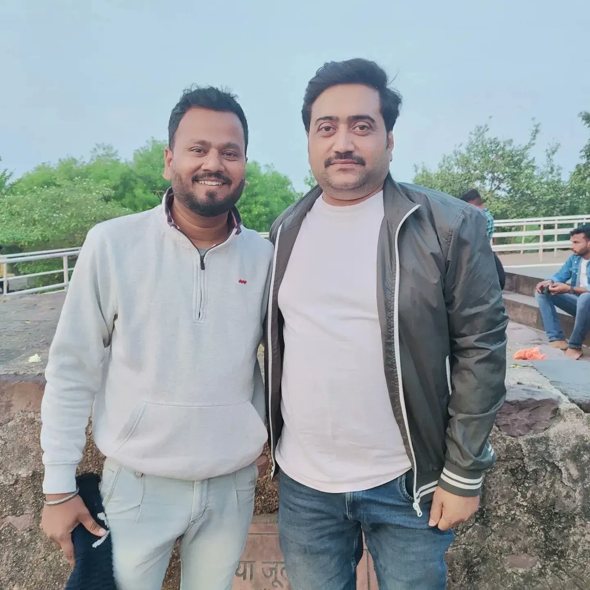 Hemendrakashya1's tweet image. Met with these amazing people @VishwanathNSD ji and his friends. One of the most talented and humble actor of Bollywood. I will remember this meeting forever.

#HappuKiUltanPaltan 
#VishwanathChaterjee
#bollywood
#LaxnaInnovations