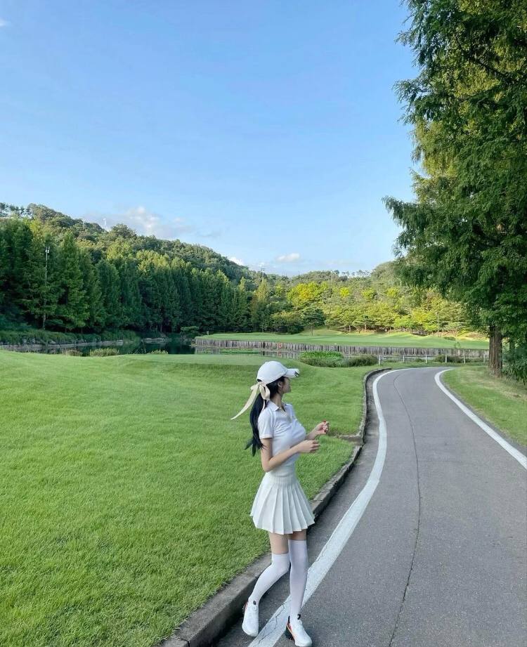 Obsession_cc's tweet image. People blamed accidents on fate. The only thing to blame: a hole in a hole.