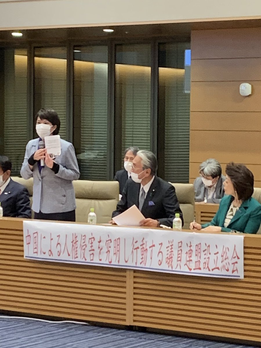 fumieitsu's tweet photo. 開会挨拶発起人の
古屋圭司(日本ウイグル国会議員連盟会長)
高市早苗(南モンゴルを支援する議員連盟)
下村博文(日本チベット国会議員連盟会長)
長島昭久(人権外交を超党派で考える議員連盟会長) https://t.co/9OLsBy6pyP
