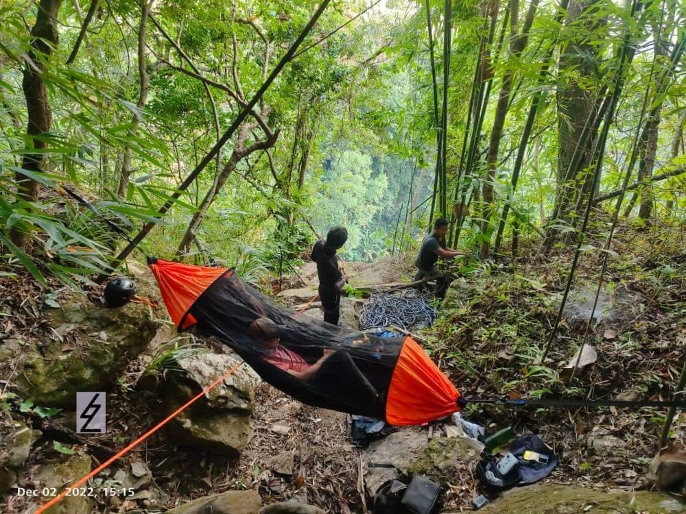 mizoraminsta's tweet photo. Khawhthlasang | Mizoram
.
.
Pic credit 📷 @elzeta_varte
.
.
.
#khawhthlasang #rockstructures #rock #nature #forest #adventure #explore #discover #river #tuithumlui #mizoram #mizoraminsta #northeastIndia https://t.co/hXAvz7WRKI