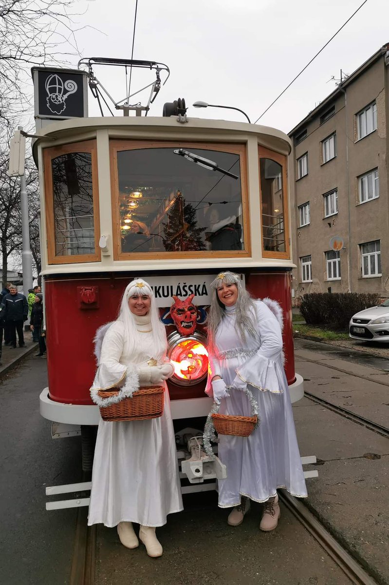 DPMO_official's tweet photo. V sobotu 3.12. vyjela po dvou letech opět naše Mikulášská tramvaj 🎅😇😈.

#DPMO #svamipocelyzivot #olomouc #mhd #olomoucko #olomouc_city #olomouckykraj #verejnadoprava #mikulas #mikulasskatramvaj #historickatramvaj #historicka #tramvaj https://t.co/akLaujFusi