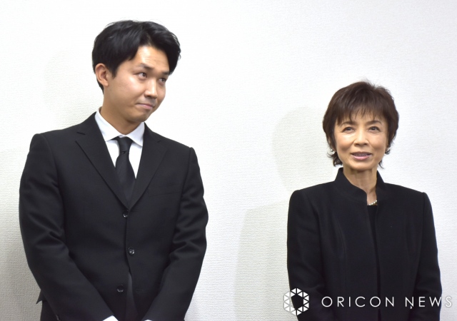 livedoornews's tweet photo. 【感謝伝える】渡辺徹さん死去、妻・榊原郁恵と長男・渡辺裕太が会見「渡辺徹という人は偉大だった」
https://t.co/xxH3JbO0n6

榊原は「足元が悪い中、そして世の中はサッカーの盛り上がっている中、お集まりいただいたこと、家族としてはすごく嬉しいです」と涙は見せず気丈に振る舞った。 https://t.co/HHUYkyl2ZD