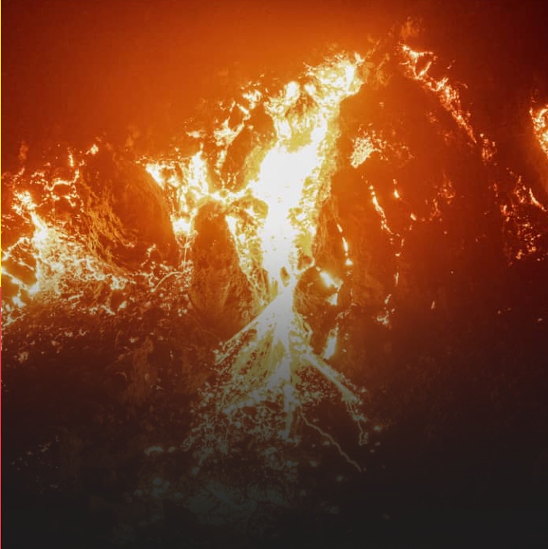 AlainFrNews's tweet photo. Le volcan Mauna Loa d'Hawaï entre en éruption

#volcan
#Hawai 
#America 
#Tesyeuxsurlemonde https://t.co/KzSgBeWzP8
