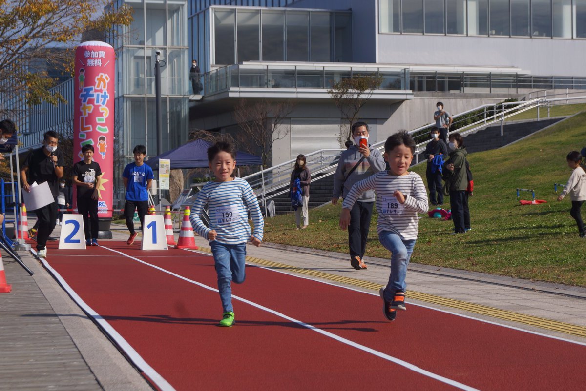 Albirex_RC's tweet photo. /
12月10日(土)クリスマスマーケットat新潟市陸上競技場
かけっこチャレンジ25開催🎅
\
今年最後のかけっこチャレンジ25はクリスマスマーケットで開催🎅🎄
キッチンカーやワークショップなど家族で楽しむイベント盛りだくさん✨
最高記録を更新して今年を締めくくろう❗
https://t.co/Paz2EUVeWK https://t.co/RLtcvV9adY