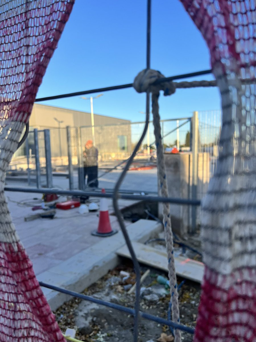gasmoral's tweet photo. La Junta de Gobierno @aytogetafe vuelve a AMPLIAR el plazo ejecución de OBRAS 🚧 Polideportivo San Isidro ⚽️🏊‍♀️ hasta el 20 de diciembre 
👉 ¿Llegaremos a tiempo? 🕢
👉¿Alguna explicación del sobreprecio💰💶? ¿Por qué? ¿Por cuánto?
➡️ Muy pronto en 🗞️📰@aldiagetafe https://t.co/j8GIFbu8cL