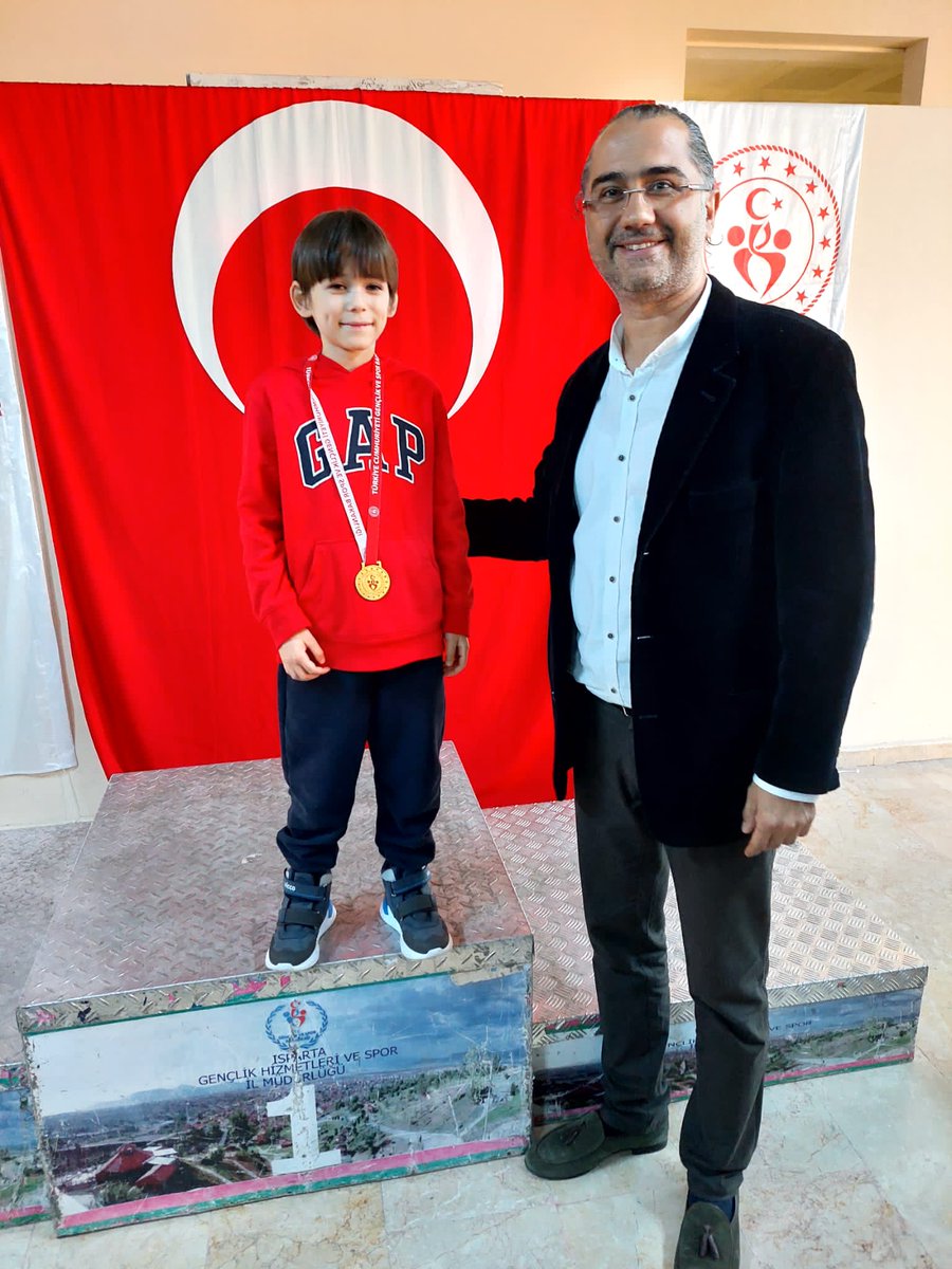 Isparta İl Birinciliği Turnuvası , 9 yaş kategorisinde il şampiyonu olan  öğrencimiz Arın Naycı'yı tebrik ediyor, başarılarının katlanarak artmasını diliyoruz👏♟️♟️ #UğurluOlmak