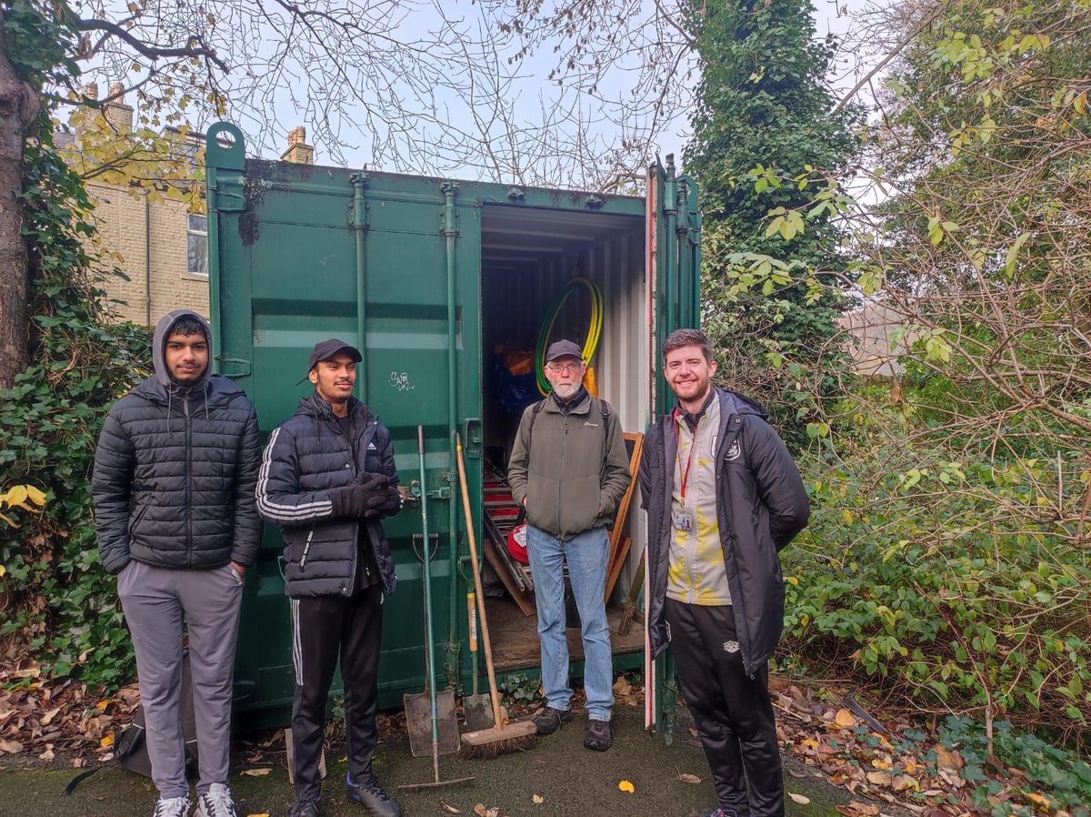 htafcfoundation's tweet photo. 🙌A huge thank you to Friends of @Norman_Park for giving our young people access to this fantastic green space. In partnership with @NorthStar_YP, we spent an entire morning regenerating the park’s pathways 🌳

@YorkshireSport #socialaction #birkby #htafc https://t.co/CG8hYt9vcU