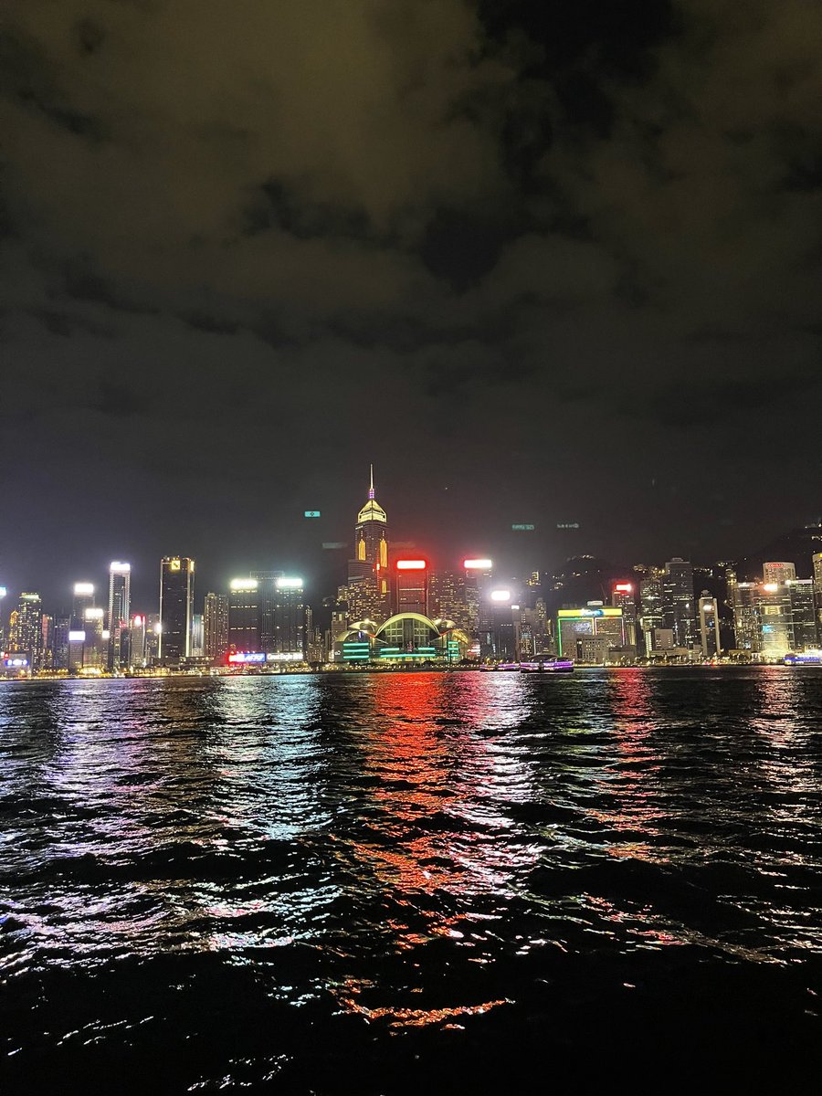 Thank you Hong Kong! 
尤其是這次居然可以和我的偶像吃飯，大家猜猜是誰呢？