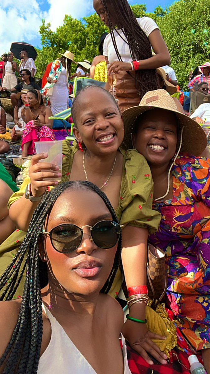 #hughfest2022 #nirox what a glorious day we had yesterday. My favorite sisters were such great company. Too many more picnic concerts 🎉 @neoradise @Tharadi