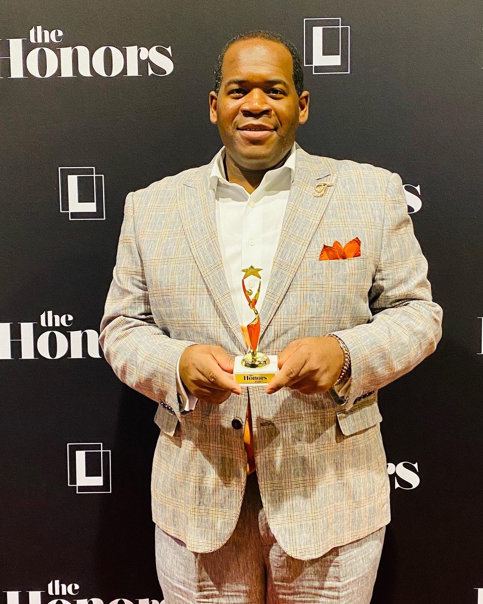 Man_Excellence1's tweet photo. I am so honored to receive This Way Award for @thelifechurch.kidslife Guest Services! 
OUR VISION We are one church in many locations – dynamic, Spirit-filled and diverse – serving people, developing leaders and impacting generations.
 @thelifechurchglobal https://t.co/jcbds8CCX0