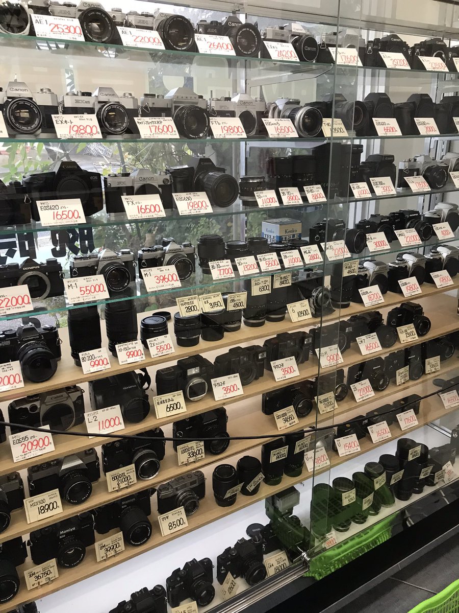 こんにちは。千葉稲毛地方は小雨模様です。当店はフィルムカメラ専門店ですが、元々は街の写真店です。現在の人気メニューは、１位 年賀状印刷、２位 証明写真、３位 ビデオダビングになります。
千葉市、稲毛区、花見川区の方、当店をご利用ください！
#フィルムカメラ大好き
#千葉中古カメラ店