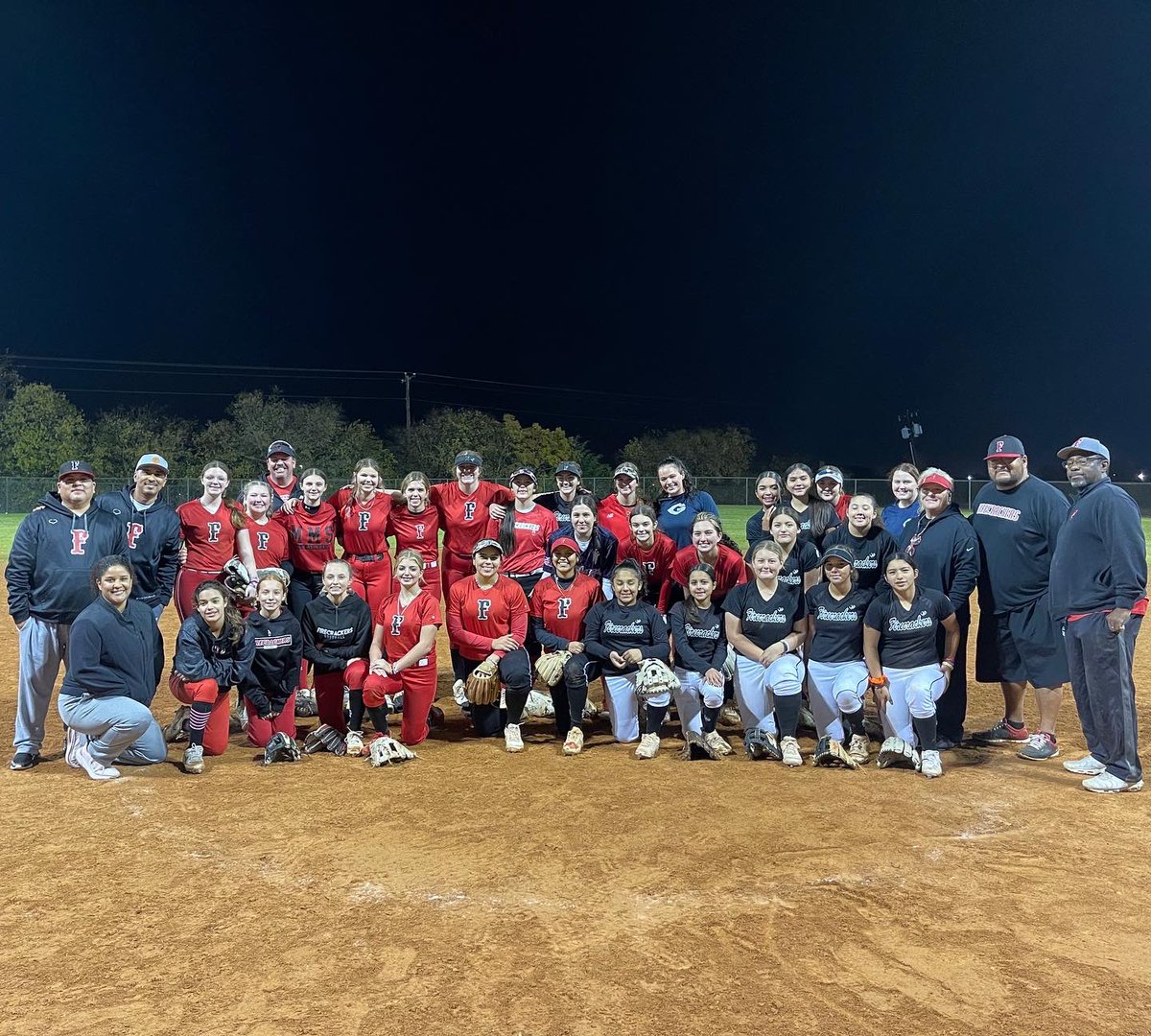 dfw_martinez's tweet photo. A lot of sunshine on Field C on a cool cloudy night!!! Huge Shoutout to @kenna05650559 and Bailey Ross of Grayson College for coming out and paying it forward. Greatly appreciate all the good stuff you brought tonight!! #FCDFW #FCDFDUB #FIRECRACKERSOFTBALL #ALLGASNOBREAKS https://t.co/axGeCuhEuh