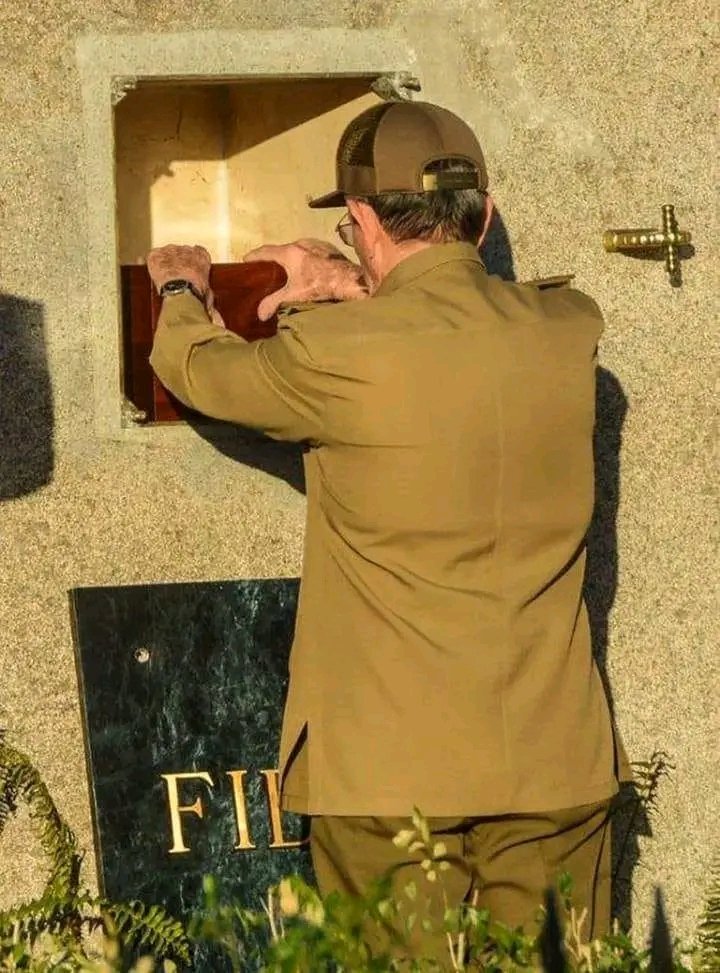 elsa_ena's tweet photo. #FidelPorSiempre #FidelVive  Estás en el corazón del pueblo. https://t.co/KbaCMsRPpD