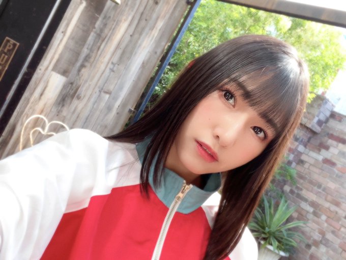 蟹沢萌子さんが耳の上まで髪をおろしている際に耳のところで髪がふわっと盛り上がってるのめちゃくちゃ好き 