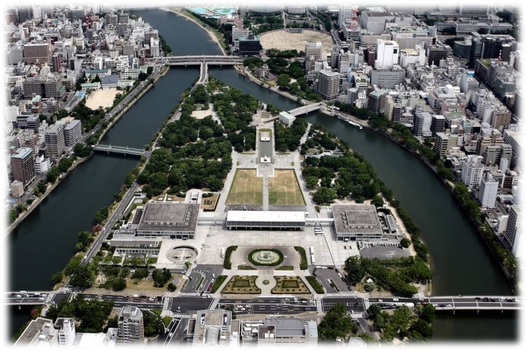 dotjp_hiroshima's tweet photo. 🍁広島の紹介🍁
2回目は平和記念公園をご紹介します！

原爆死没者の慰霊と世界恒久平和を祈念して開設された都市公園です。施設内には原爆ドームや広島平和記念資料館などがあります。🏞

広島といえば「平和」というのは世界の常識みたいなところまであるので、人生に一度は行ってみたいですね！🕊 https://t.co/sSlF2GA1DU