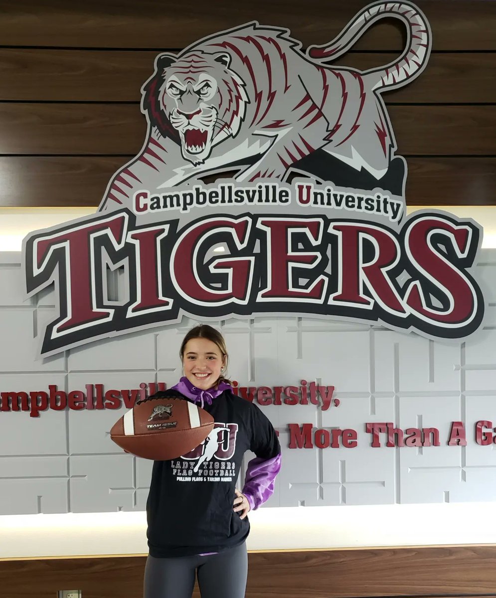 CVilleFlagFB's tweet photo. 3 super recruits visiting from near and far. Thanks for taking time to tour campus and participate in our flag workouts. Tara Llorente (Miami) Kayla Barr (Campbellsville) and Olivia West (Greensburg) Are you Ready to be a Tiger? #WeAreCU #FirstInKY https://t.co/iF6sBIdZMv